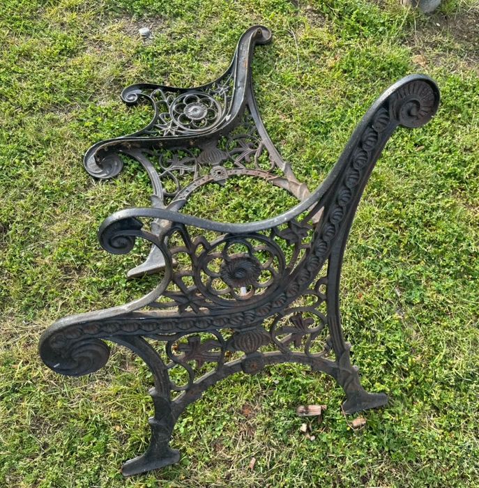 Ковано желязо - стойки за пейка+ кафе сет + 4 стола . Вижте описанието