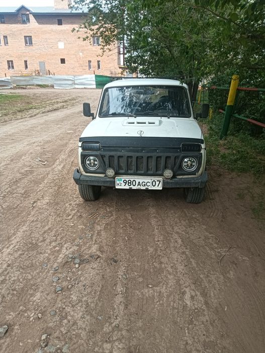 Продам машину ниву