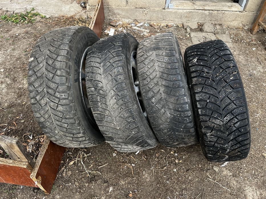 Продам диски с шинами на 15