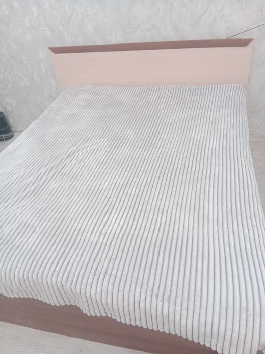 Продам двухспальную кровать