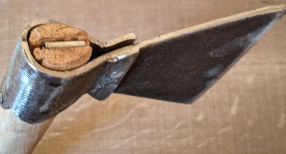 Брадва ръчна изработка