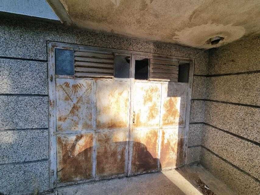 Тристаен апартамент с ГАРАЖ за продажба кв. Дружба 3