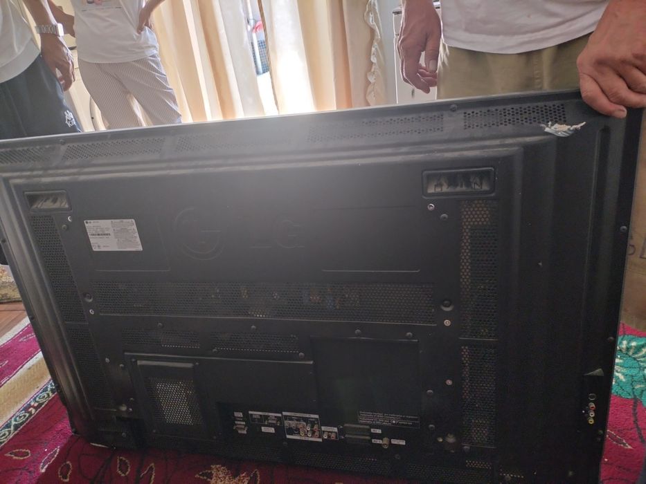 Продаю телевизор Lg