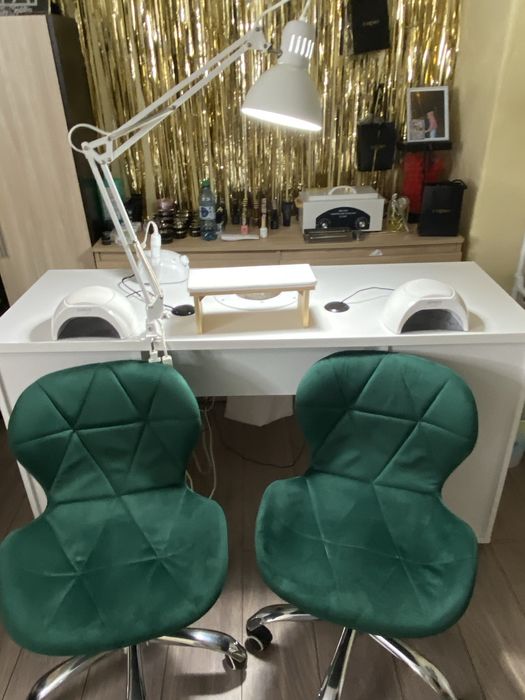 Masa manichiura cu aspirator