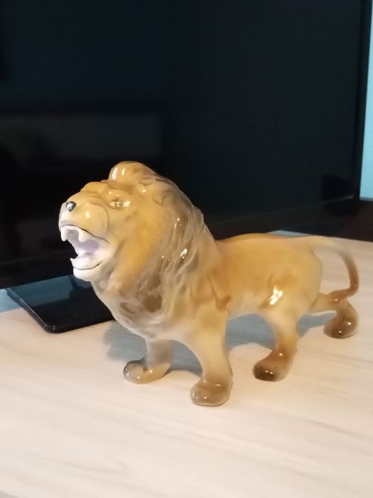 Порцеланов Лъв...