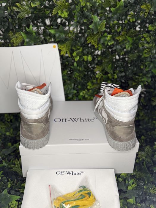 Adidasi/Sneakers off white grey and white off court 3.0