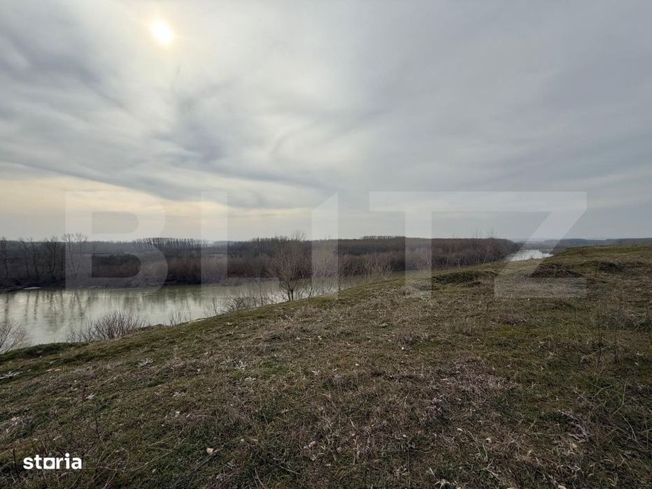 Teren intravilan 970 mp cu priveliste catre Jiu, Malu Mare