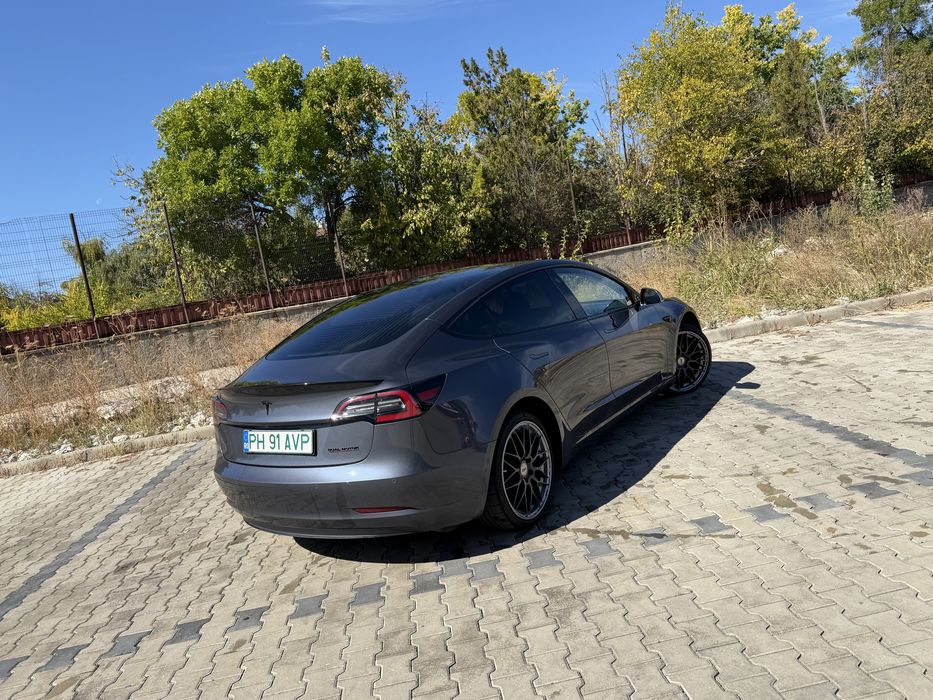 Tesla Model 3 Long Range