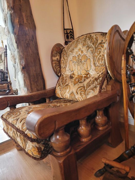 Vand Canapea cu fotolii rustice ,antik,cu brate din stejar si 2 comode