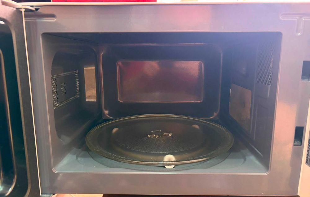 Cuptor cu microunde Sharp R242WW, 20L, 800W