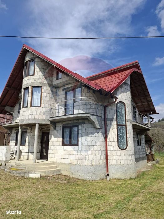Casă / Vilă cu 5 camere de vânzare
