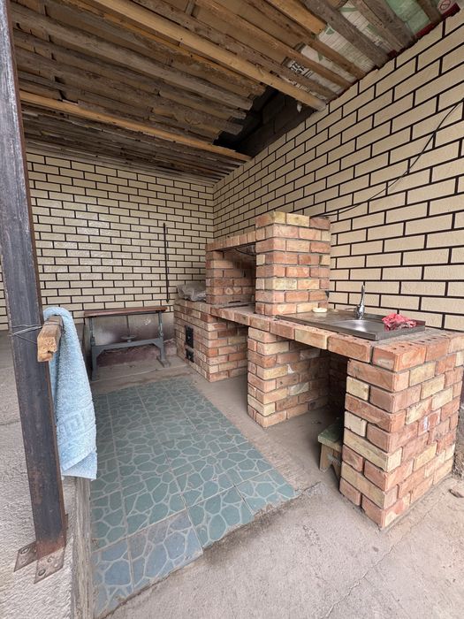 Продается дом с бассейном