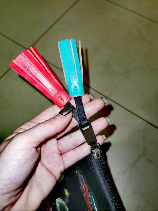 Чанта Zara Зара с апликации нашивки значки черна с цип без презрамка