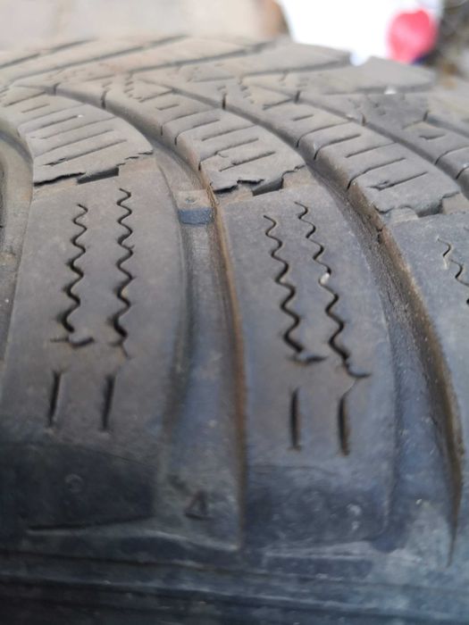 Set roți anvelope iarnă cu jante oțel 185/65/R15 pentru Dacia Logan