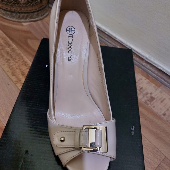 Продам туфли босоножки