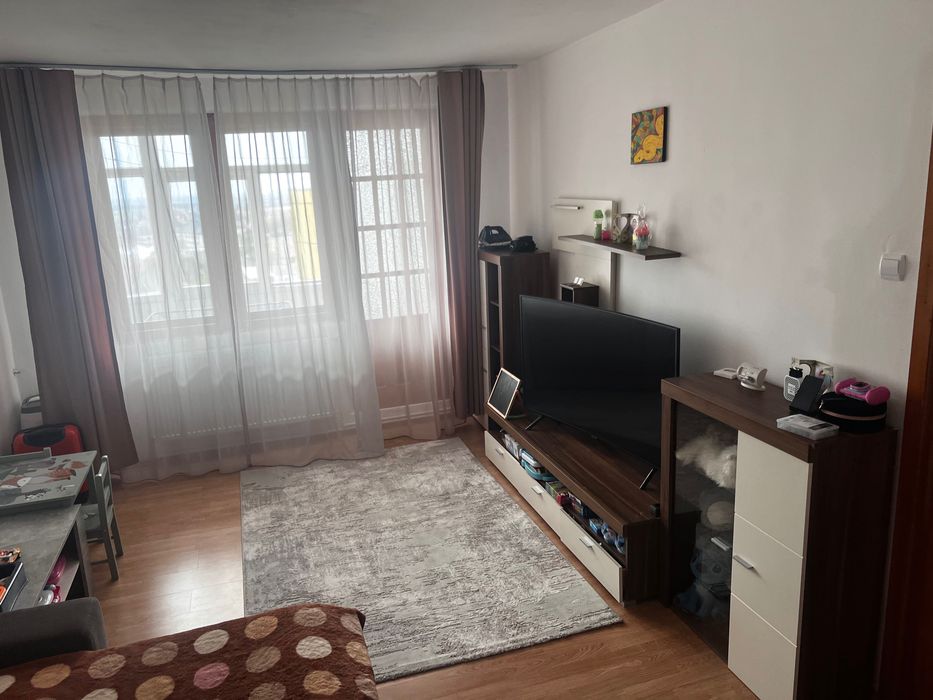 Vand apartament cu 2 camere zona deal