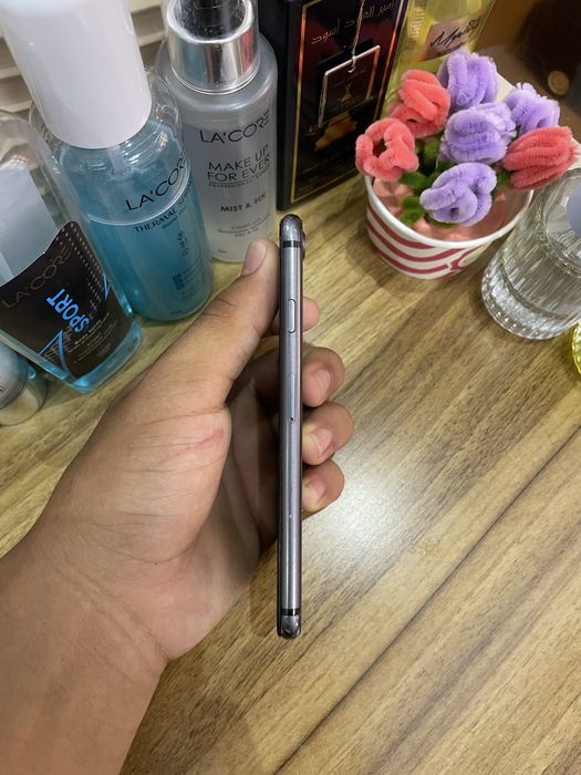iPhone 8 64gb Tinniq