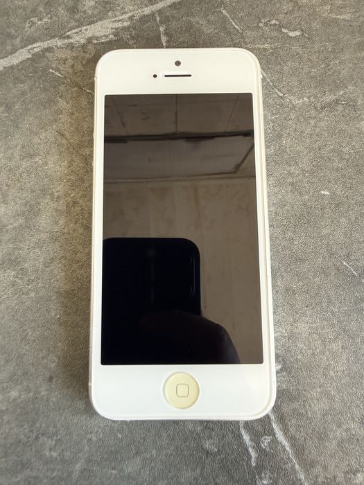 Sotiladi: iPhone 5, oq rang, 16 GB