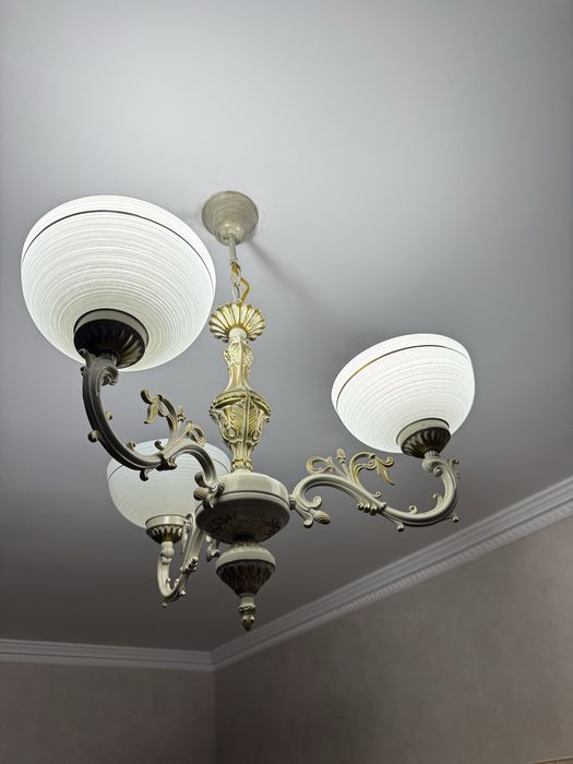 Продам люстры 2шт.