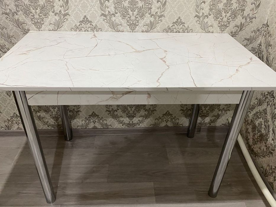 Продам кухонные столы