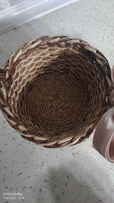 Корзинка плетёная подарочная