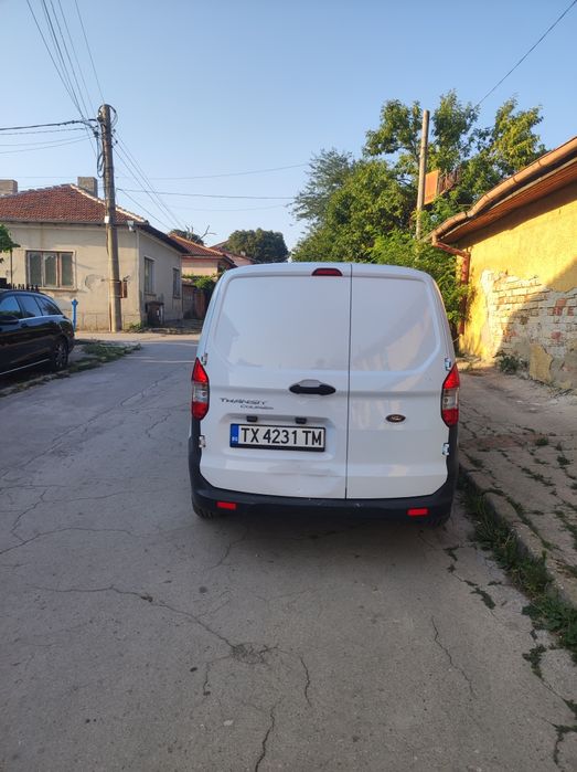 Продавам Форд транзит куриер 2019г.Бензин.