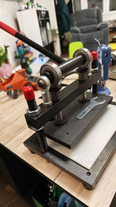 Машини за обработка на кожа щанц  преса edge burnisher  преса за копче