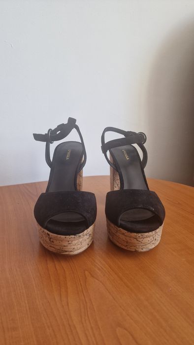 Vând sandale cu toc si talpa de pluta originale
