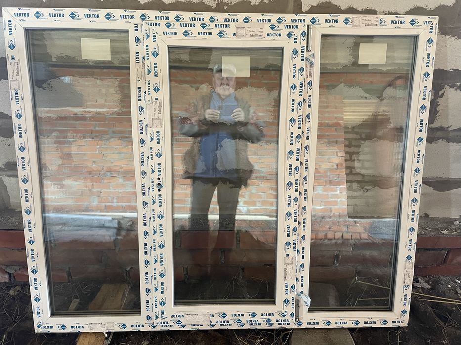 Пластиковое окно новое ,тройной стеклопакет