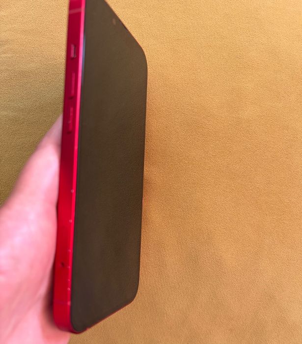 Телефон iPhone 13