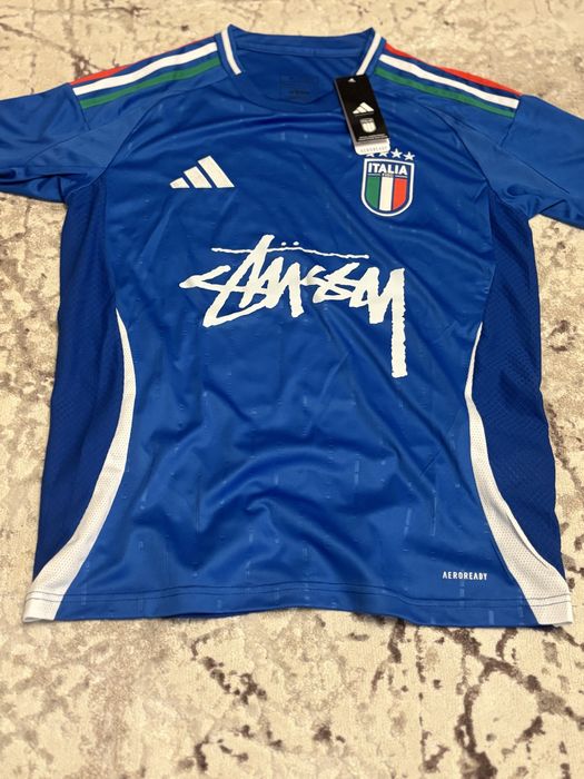 2 tricouri de fotbal noi!!