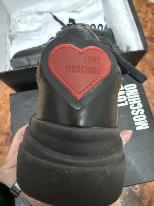 Moschino love, кросовки 35р