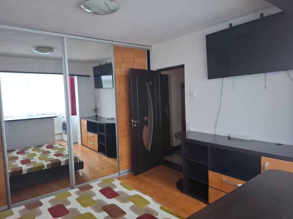 Apartament semicentral 3 camere de inchiriat