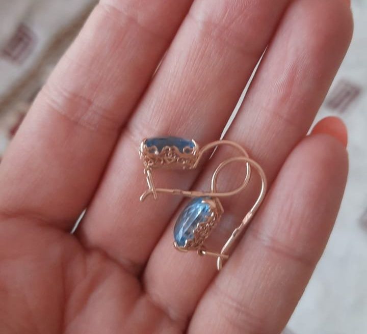 Продам серьги золотые с голубым топазом