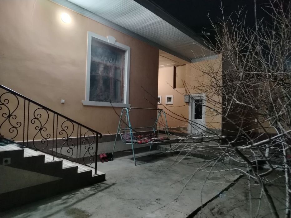 4 сотихлик ховли сотилади, 2та санузел, 2 хонали уйи бор