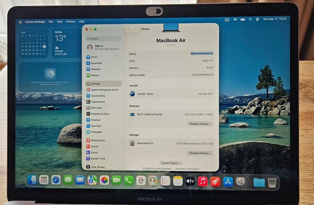 MacBook Air 13" M1 2020 / 16GB RAM / 256GB SSD (работи с външна клавиатура)