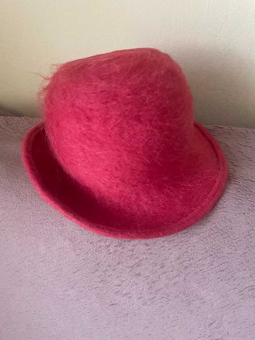 Шляпка из фетра красная