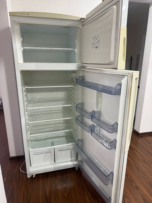 Холодильник Vestel