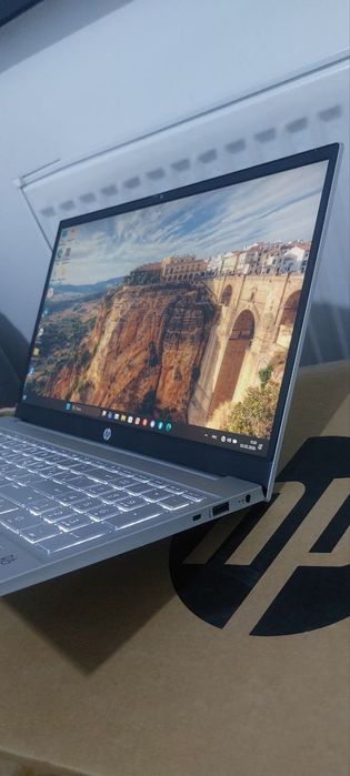 • HP Pavilion i5 ноутбук