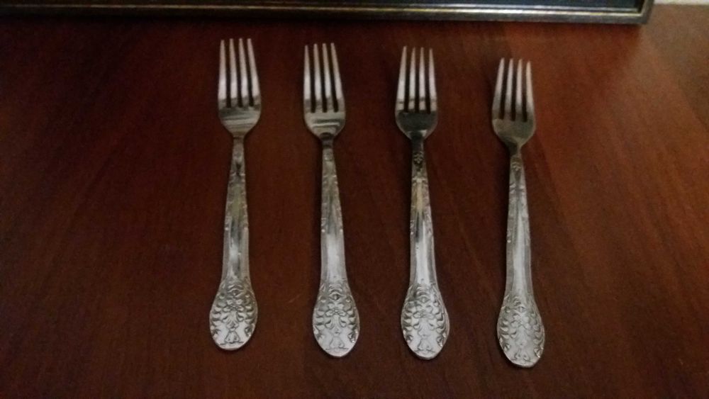 Вилки, ножи. Столовые приборы.