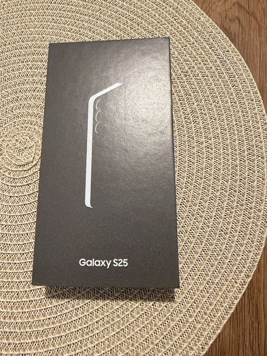 Vând Samsung S25 12GB Ram 128 GB Nou