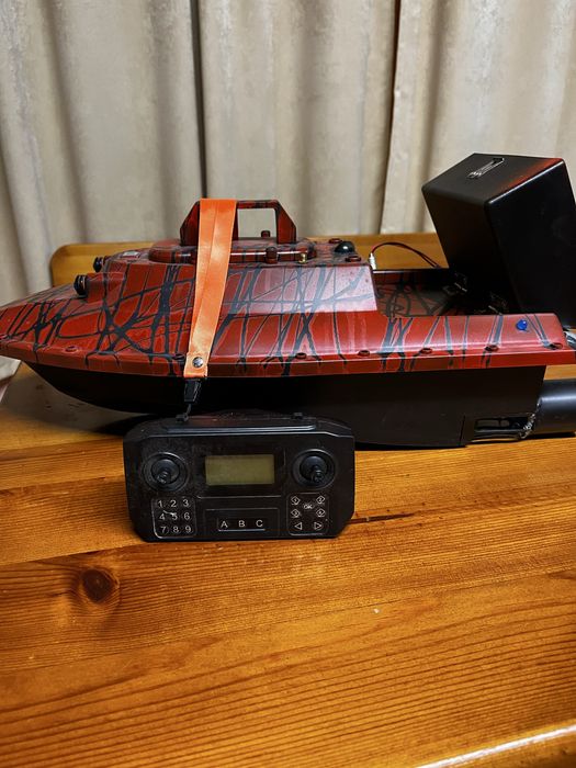 Лодка за захранка D12f