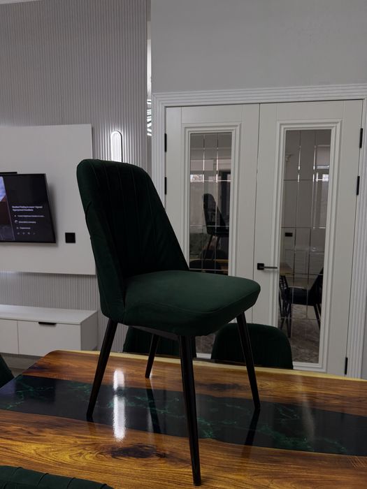 Кухонный стол и стулья(6шт)