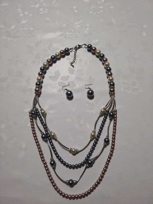 Дамски сет с обеци.