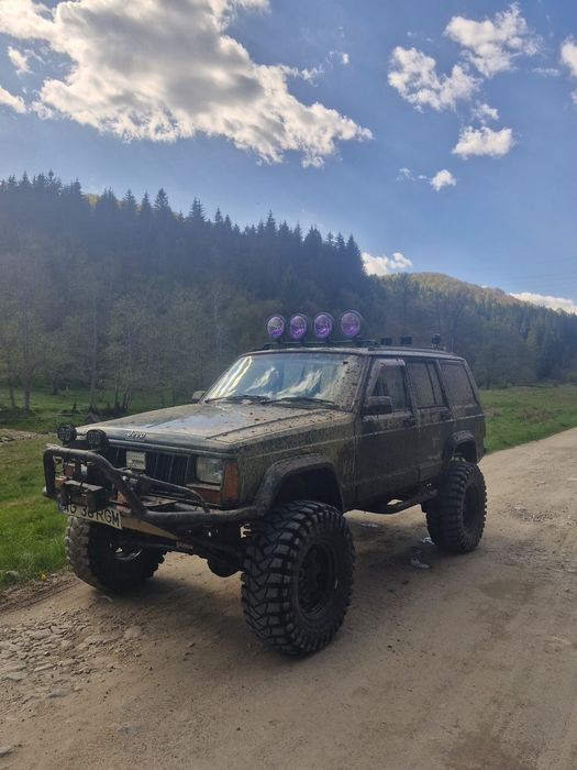 Vând jeep grand cherokee XJ 4.0