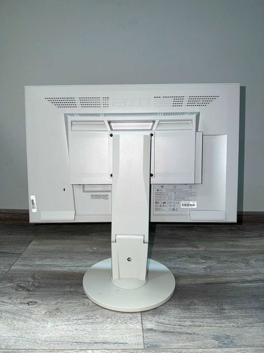 2бр. Бял професионален монитор EIZO FlexScan (IPS, регулируема стойка)