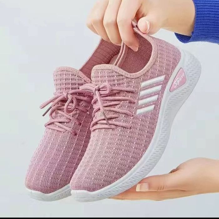 Продаются обувьи.