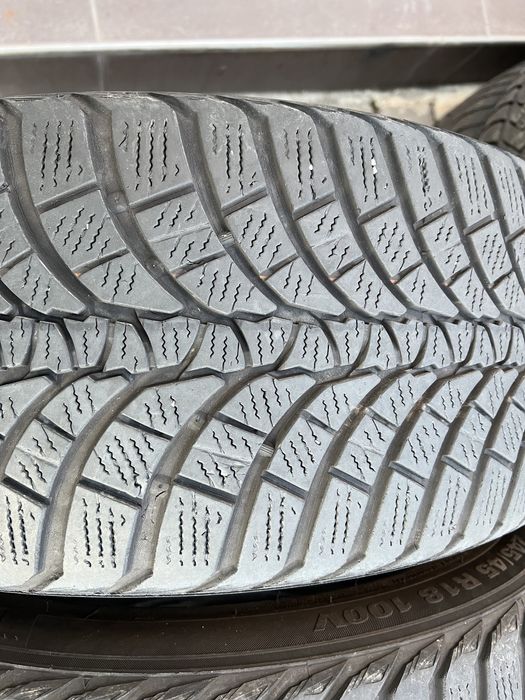 2 бр зимни гуми 245/45/18 Kumho DOT 3021