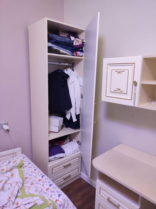 Подвесной шкаф и шкаф