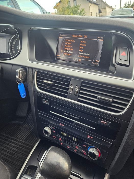 Vând  Audi  A4 .